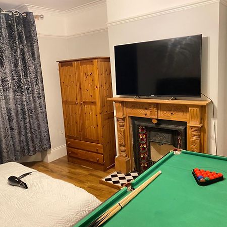 Hometel Digs Hidden Mansion Sleeps 15 Leicester Exterior foto