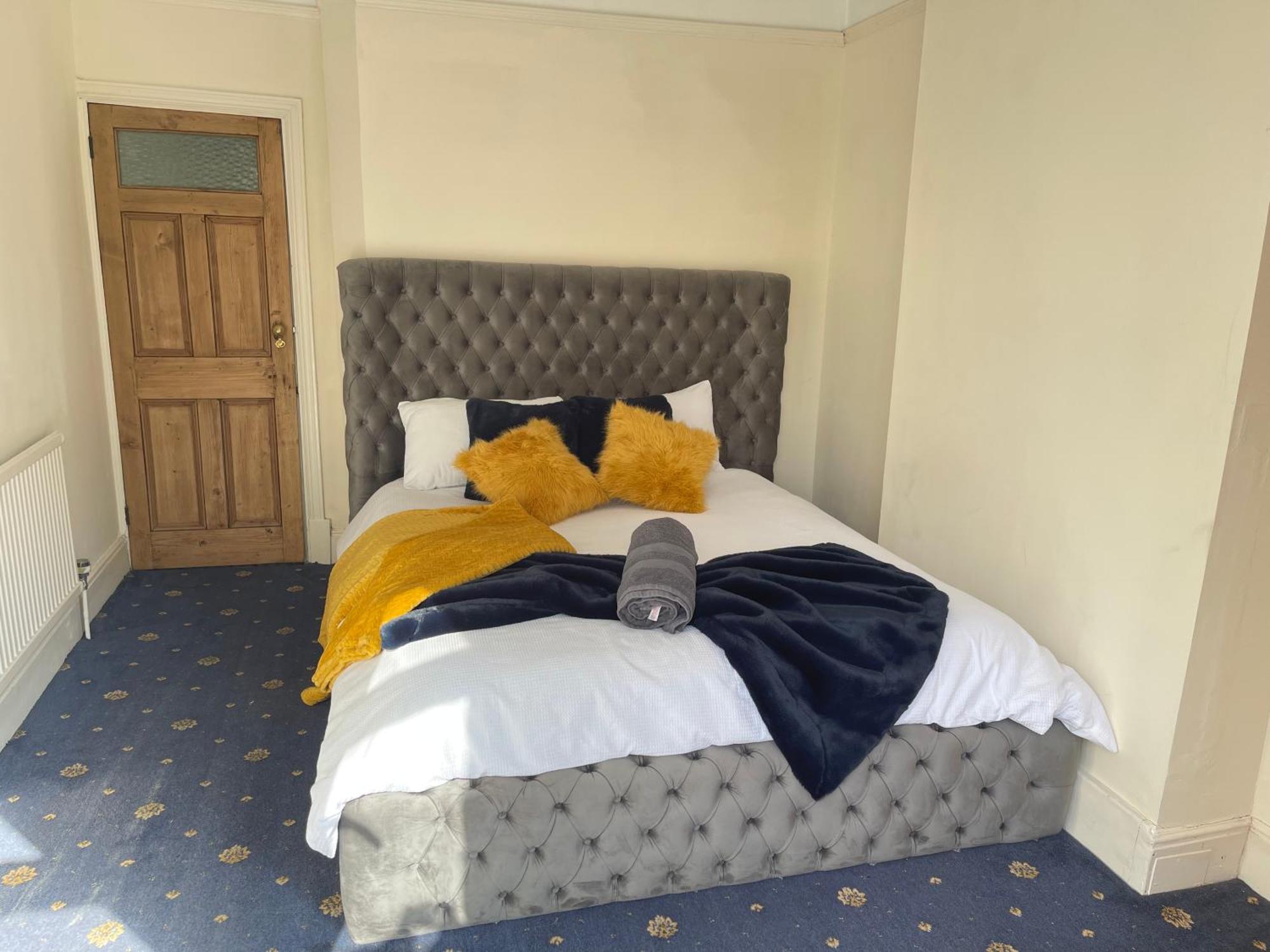 Hometel Digs Hidden Mansion Sleeps 15 Leicester Exterior foto
